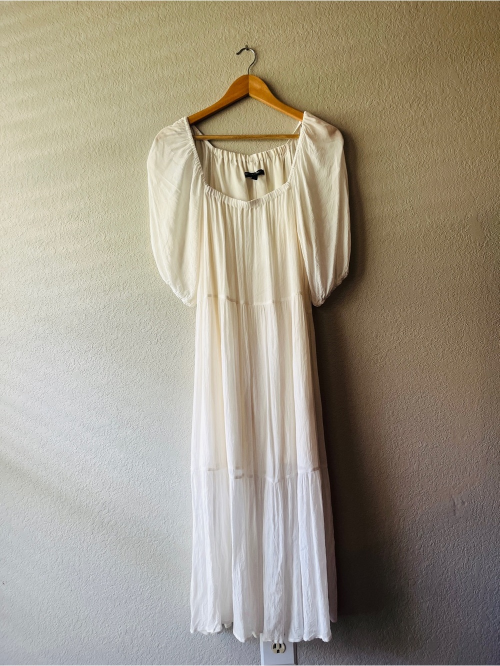 Banana Republic Boho Romantic White Puff-Sleeve Maxi Dress Medium